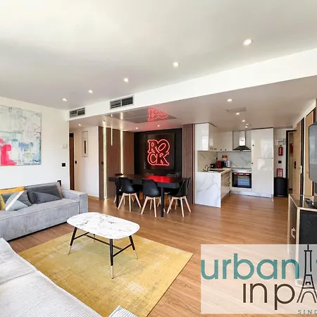 Urbanflat 128 - Champs-elysees Iconic Penthouse شقة باريس